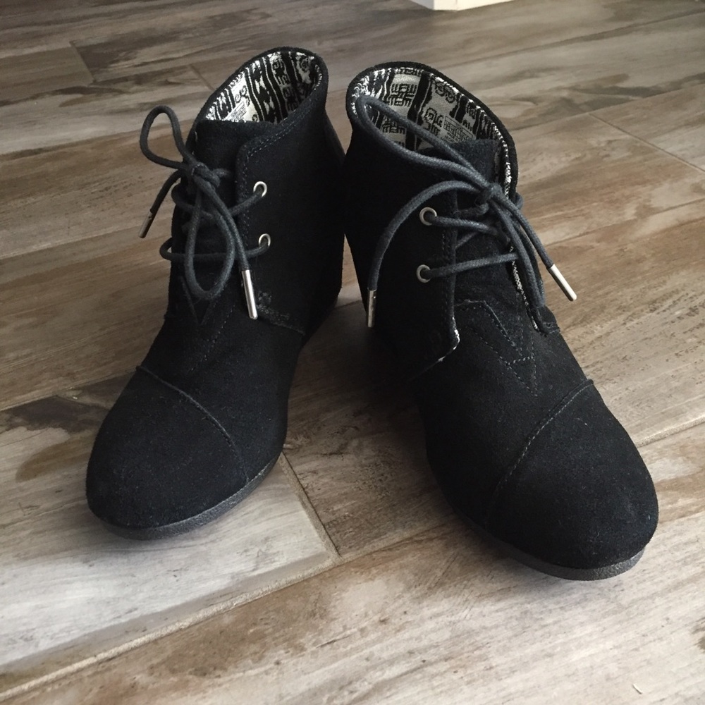 ‼️ LIKE NEW ‼️ Toms Desert Wedge Suede Booties
